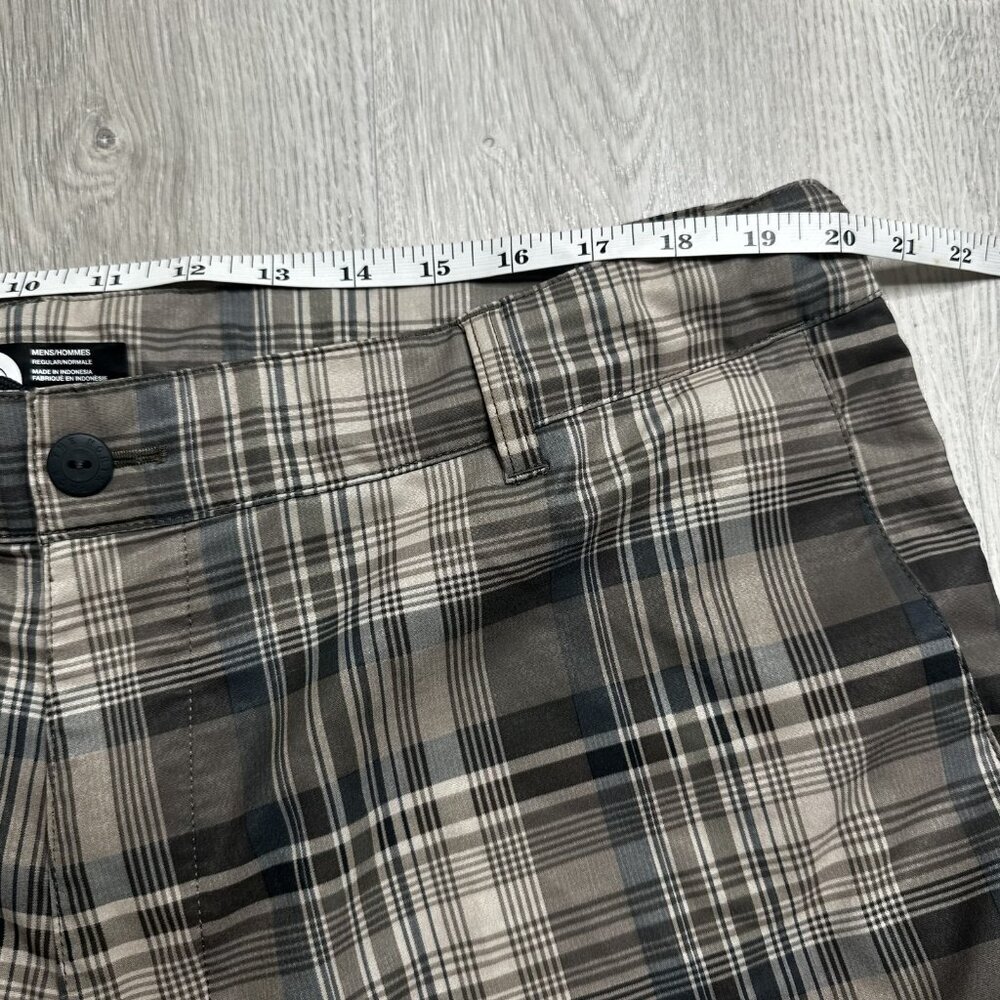 North Face Shorts Mens 40 Green Black Plaid Hiking Outdoor Cargo Performance Zip - Picture 10 of 11